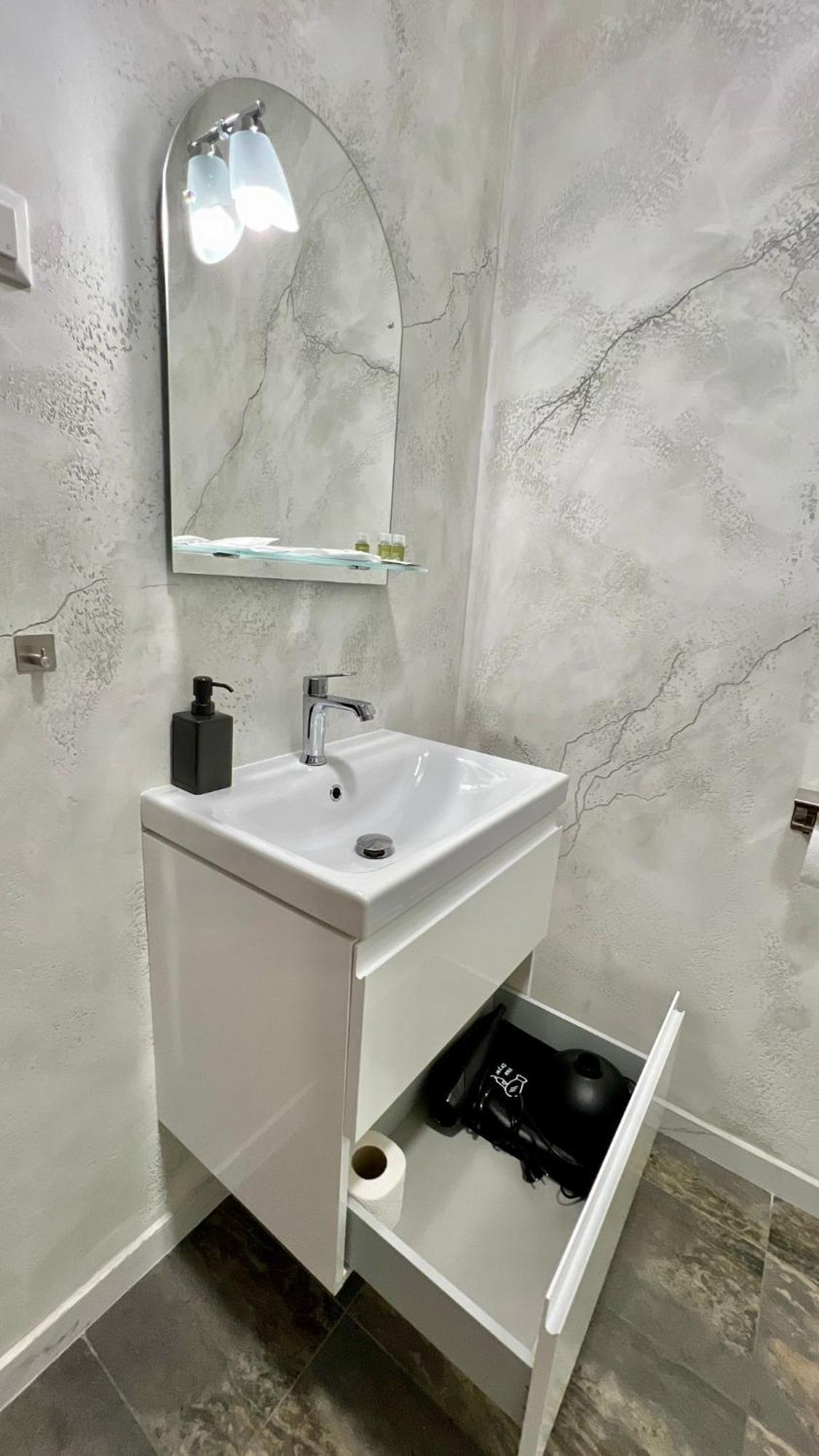 Hotel Fantazia Oradea - Self Check In & Out Exterior foto