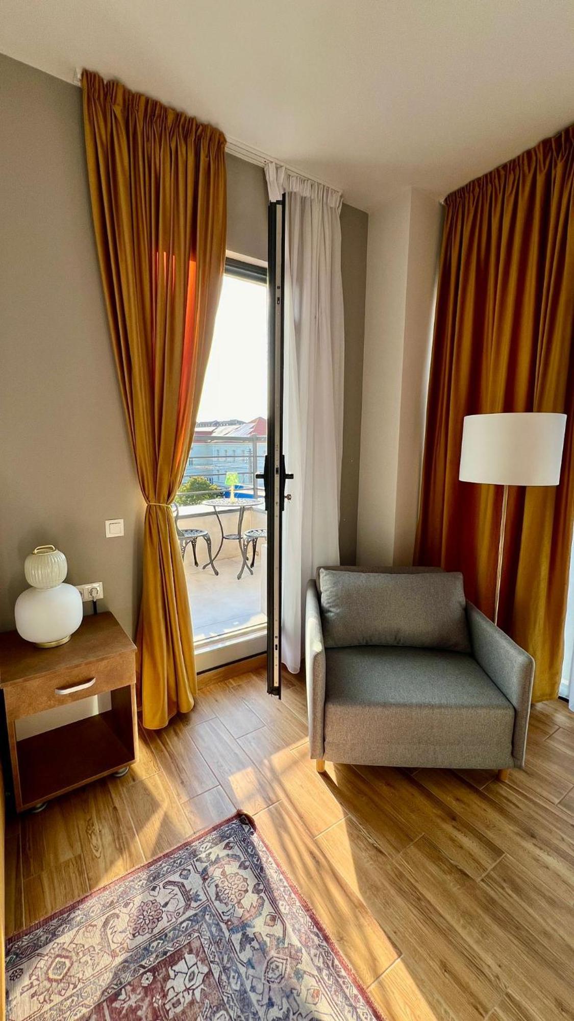 Hotel Fantazia Oradea - Self Check In & Out Exterior foto