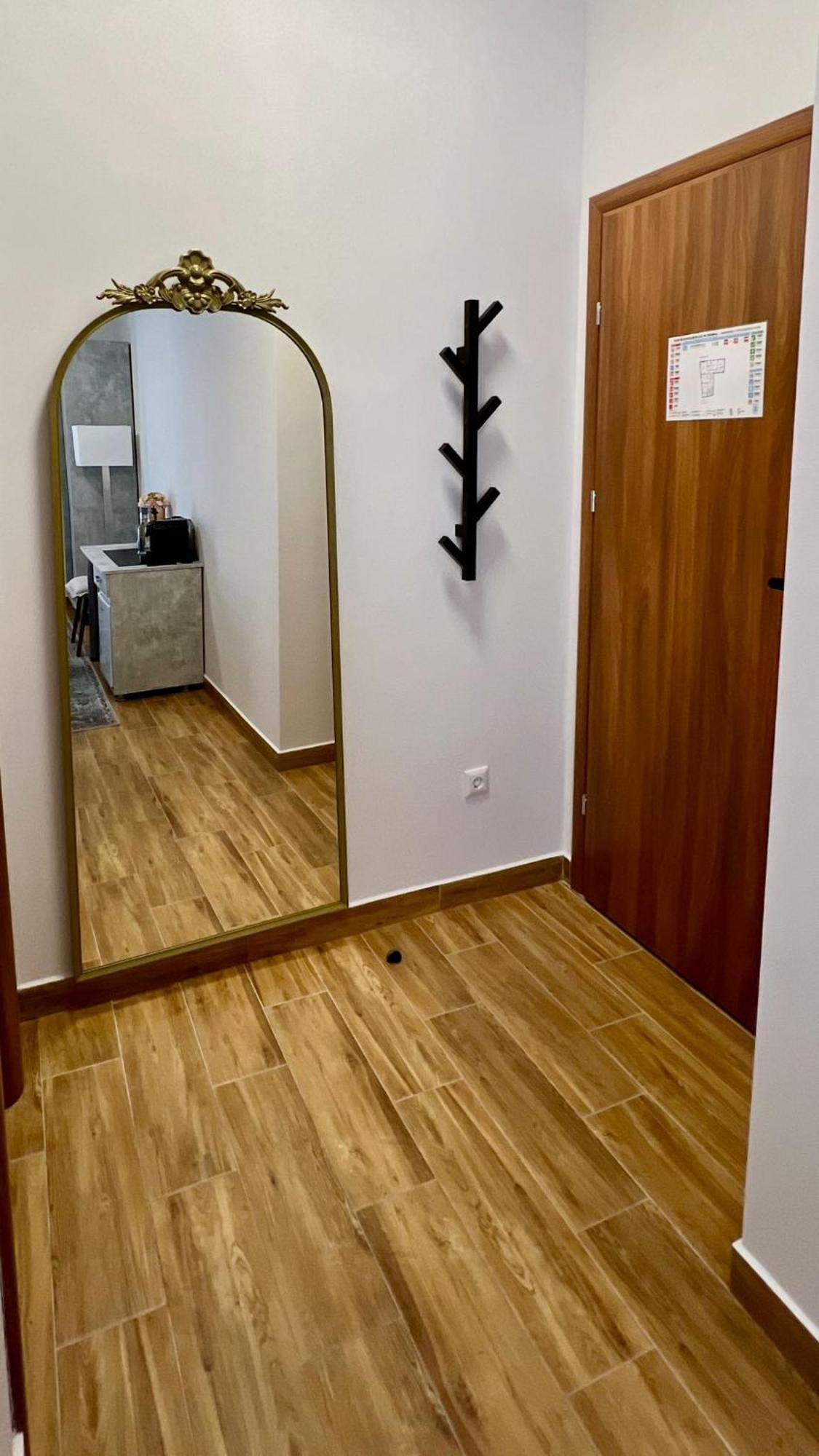 Hotel Fantazia Oradea - Self Check In & Out Exterior foto