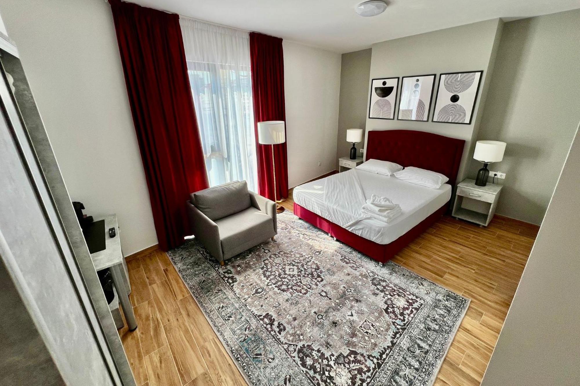 Hotel Fantazia Oradea - Self Check In & Out Exterior foto