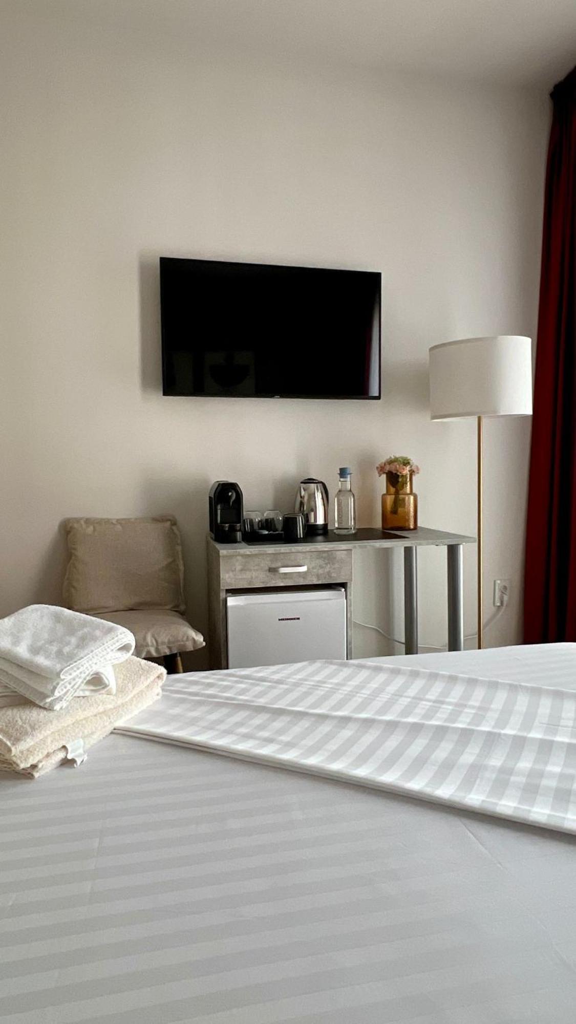 Hotel Fantazia Oradea - Self Check In & Out Exterior foto