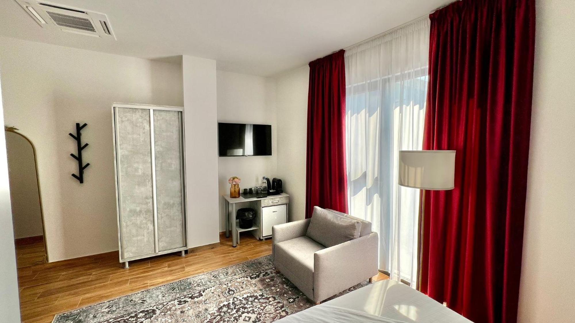 Hotel Fantazia Oradea - Self Check In & Out Exterior foto