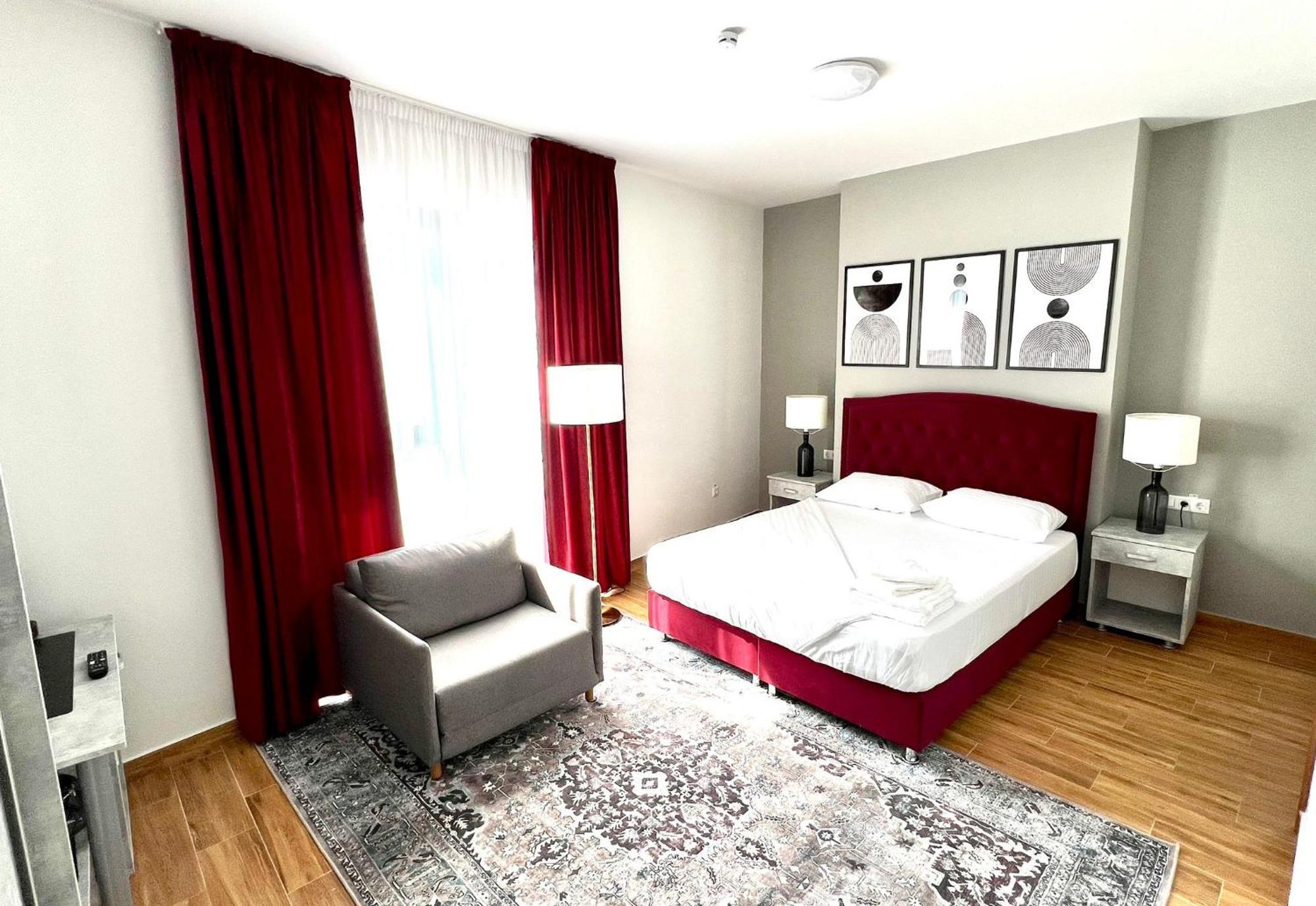 Hotel Fantazia Oradea - Self Check In & Out Exterior foto